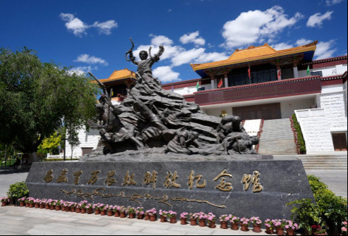 当年他们是这样为达赖喇嘛念经祝寿的