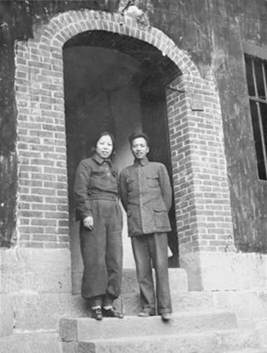 任弼时说:“把黄金交给他,我们放心”