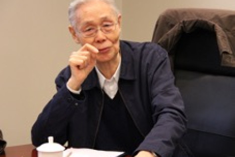 逄先知：必须坚决做好“两个维护”