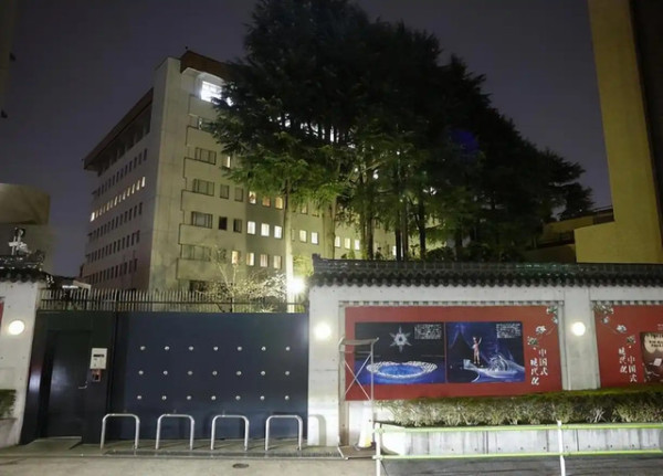 为何一出热点事件，就会蹦出一批殖人汉奸？