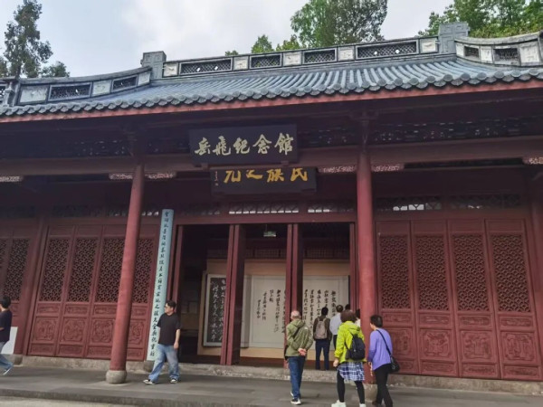 张国祚：凭吊岳飞墓