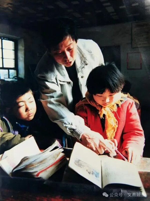民办教师：撑起新中国农村教育一片天的“赤脚先生”
