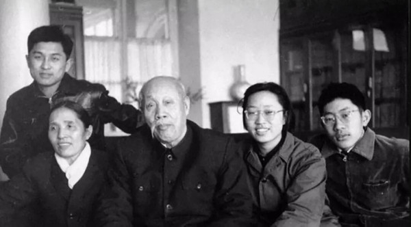 董必武三字箴言赠晚辈