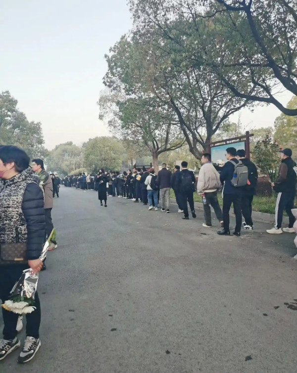 为何一出热点事件，就会蹦出一批殖人汉奸？