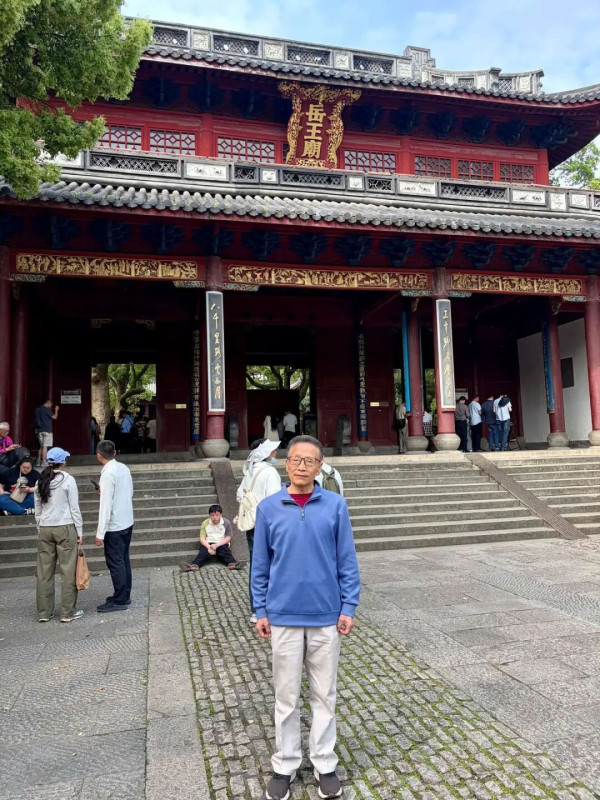 张国祚：凭吊岳飞墓