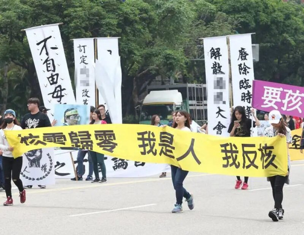 民进党以“用爱发电”谎言夺权，却又以重启核电纳“投名状”